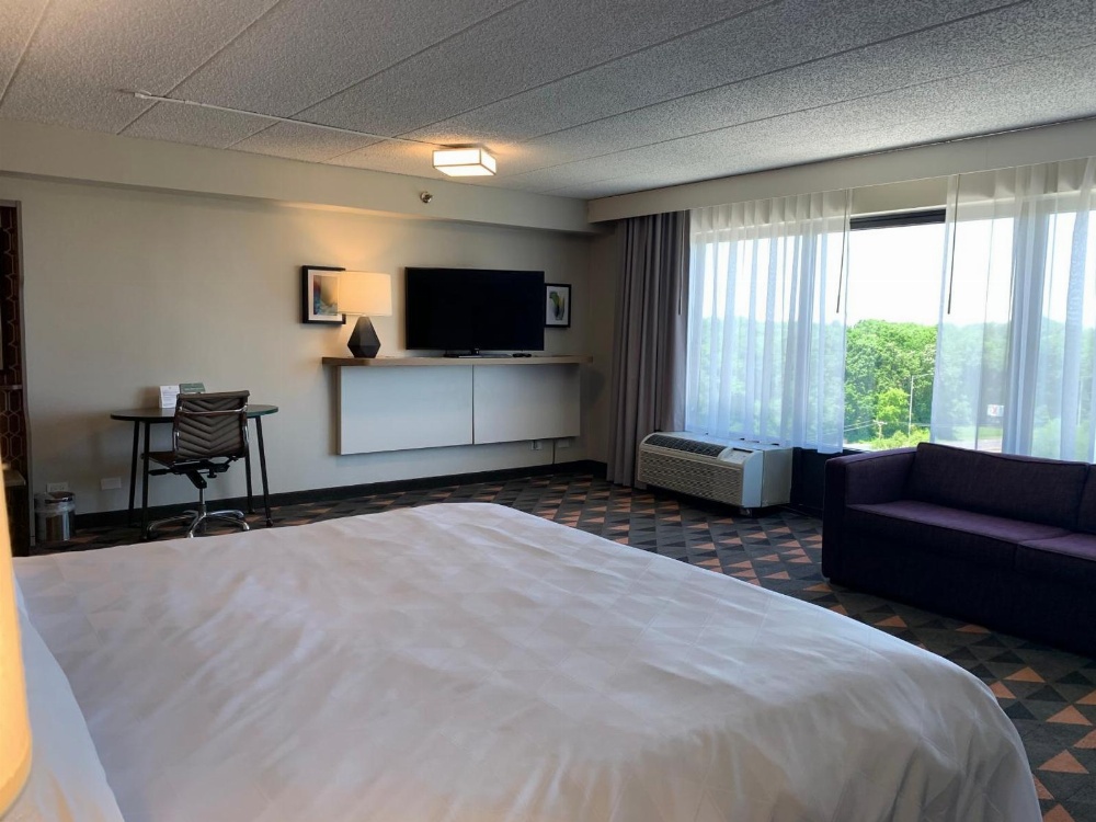 Holiday Inn Chicago Northwest/Crystal Lake/Convention Center Main image