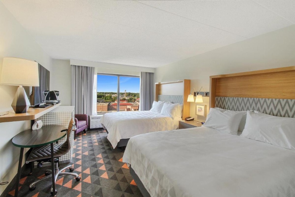 Holiday Inn Chicago Northwest/Crystal Lake/Convention Center